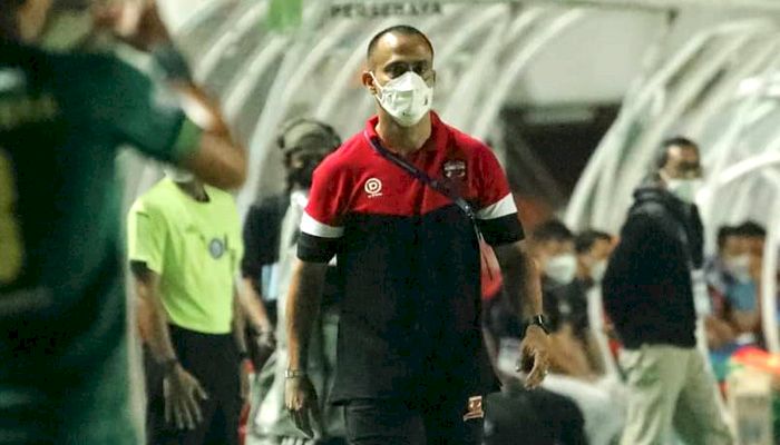 Mentok Tembus Pertahanan Persib, Pelatih Madura United Singgung Sanksi kepada Rafael Silva